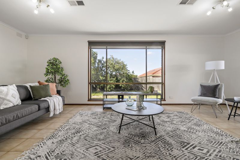 27 Kellaway Crescent, Mill Park