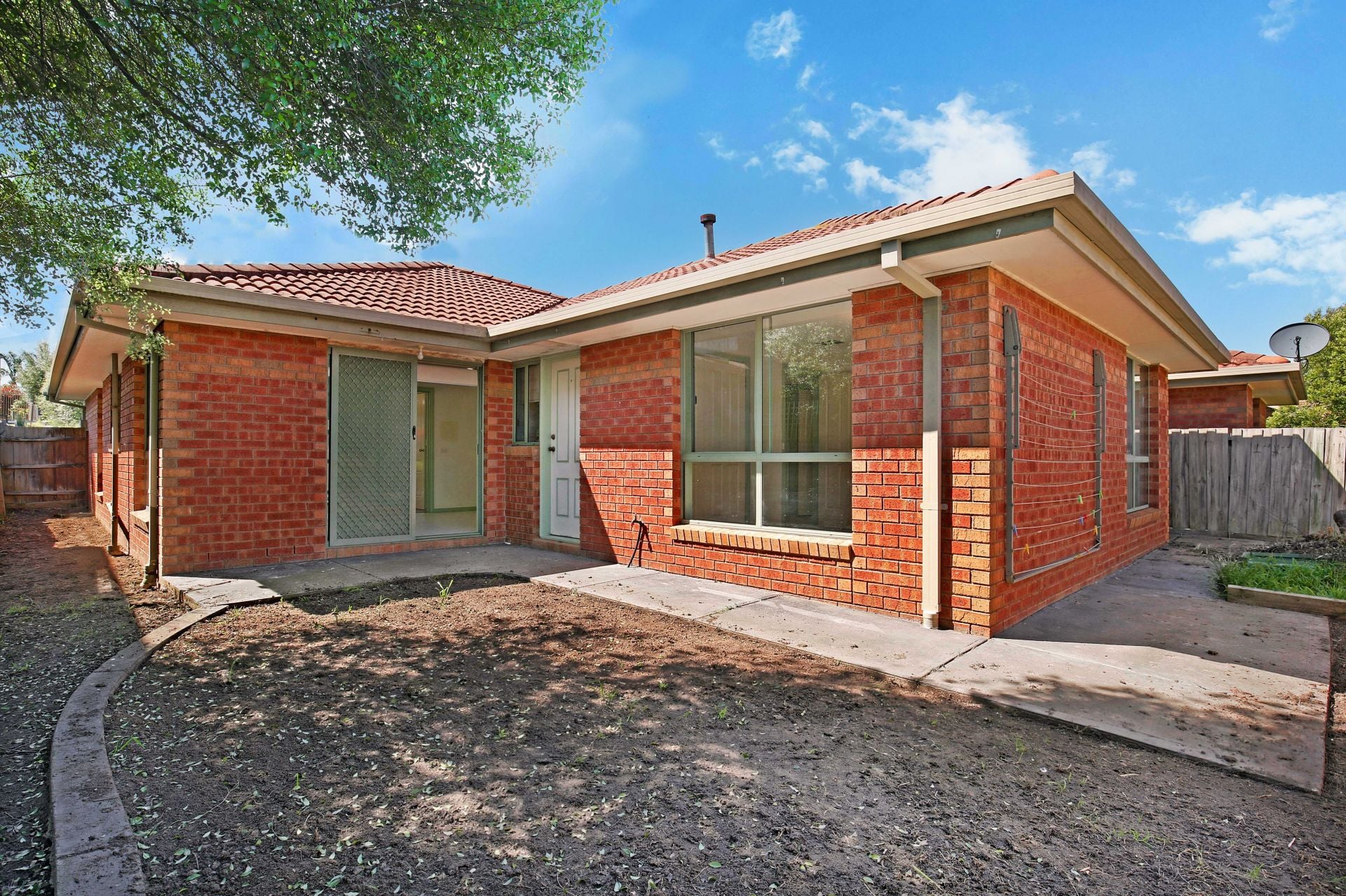 QUIET COURT LOCATION...CONVENIENTLY LOCATED!