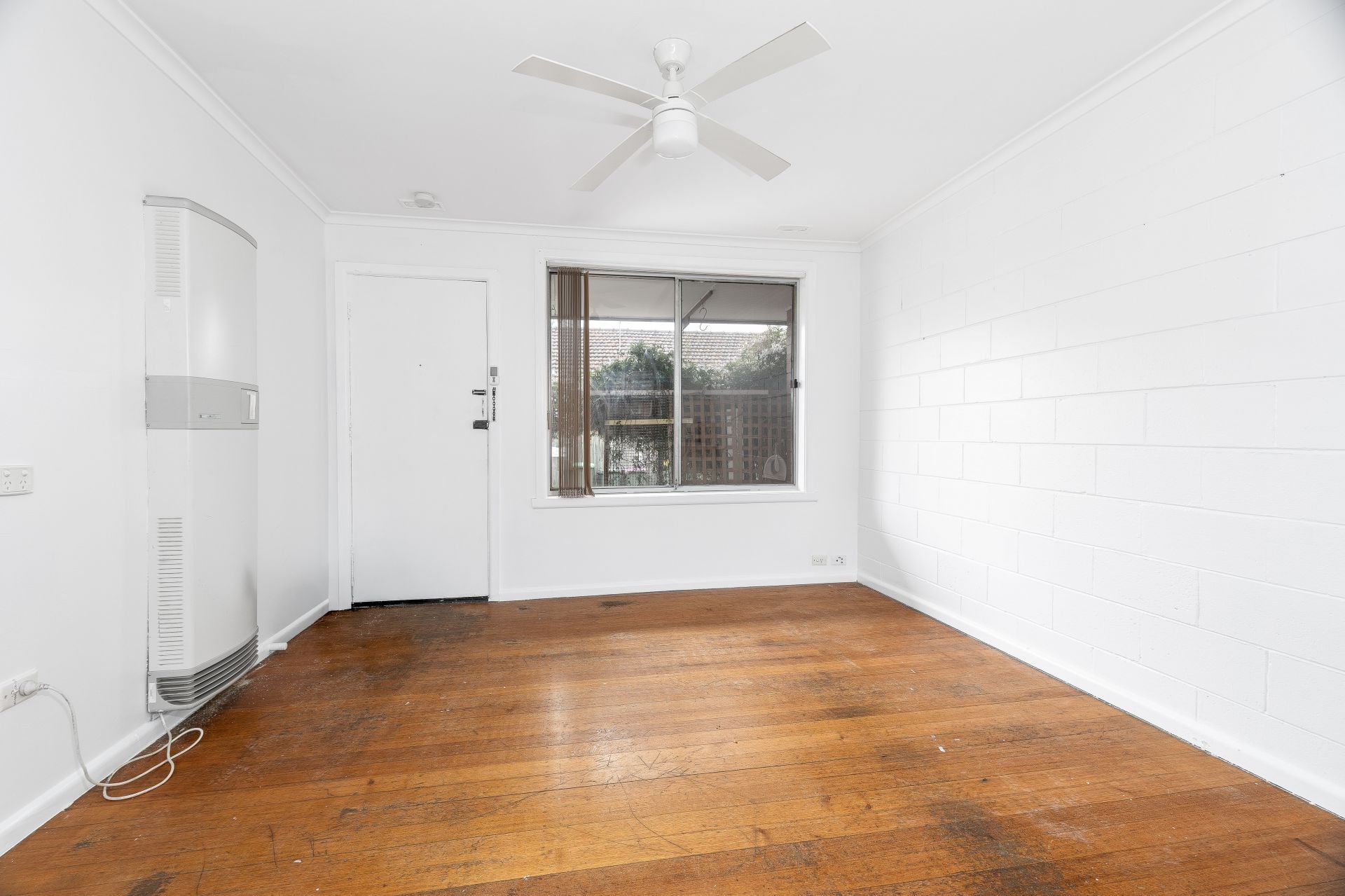 LOCATED CLOSE TO Thomastown station