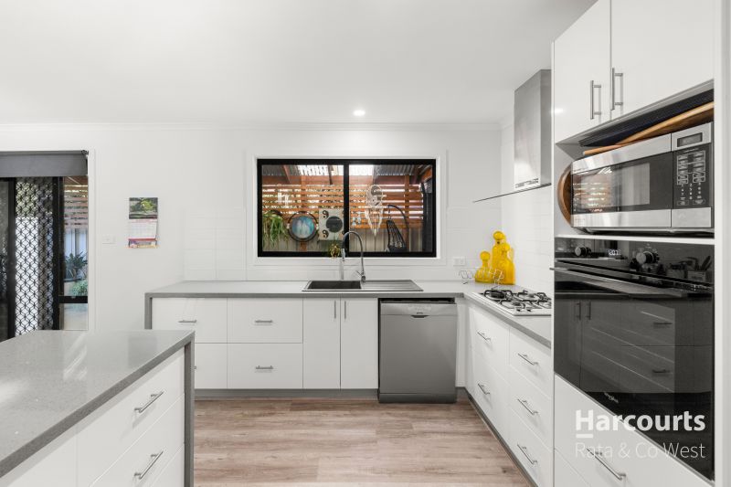 5 Diggers Place, Caroline Springs