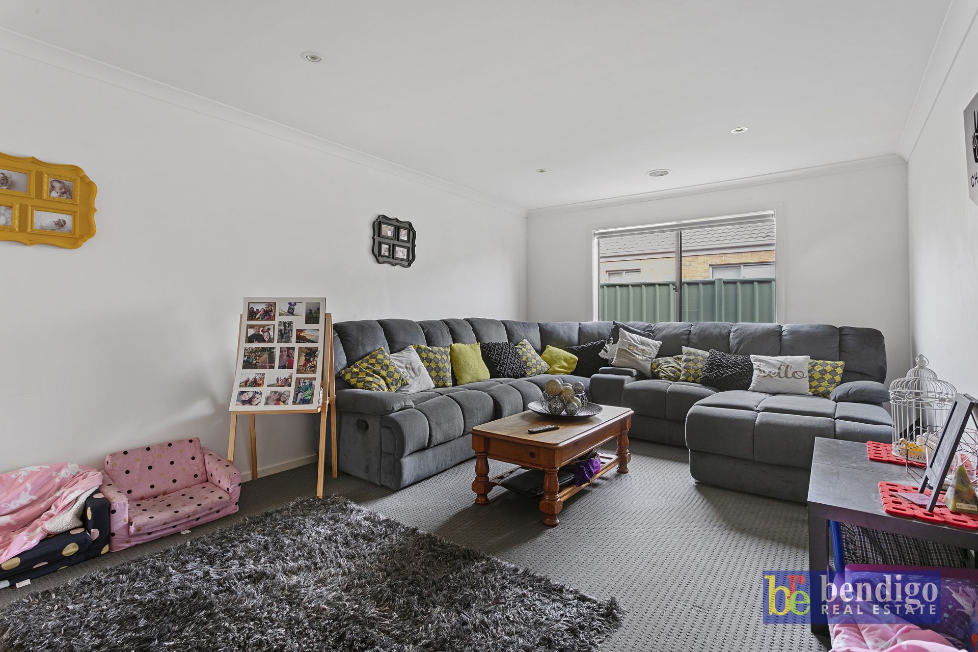 8 Caulfield Drive Ascot VIC, Ascot - Thumbnail 2