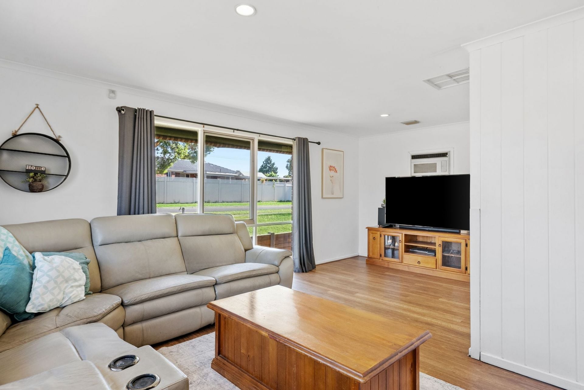 A Courtside Classic with Space for the Whole Household