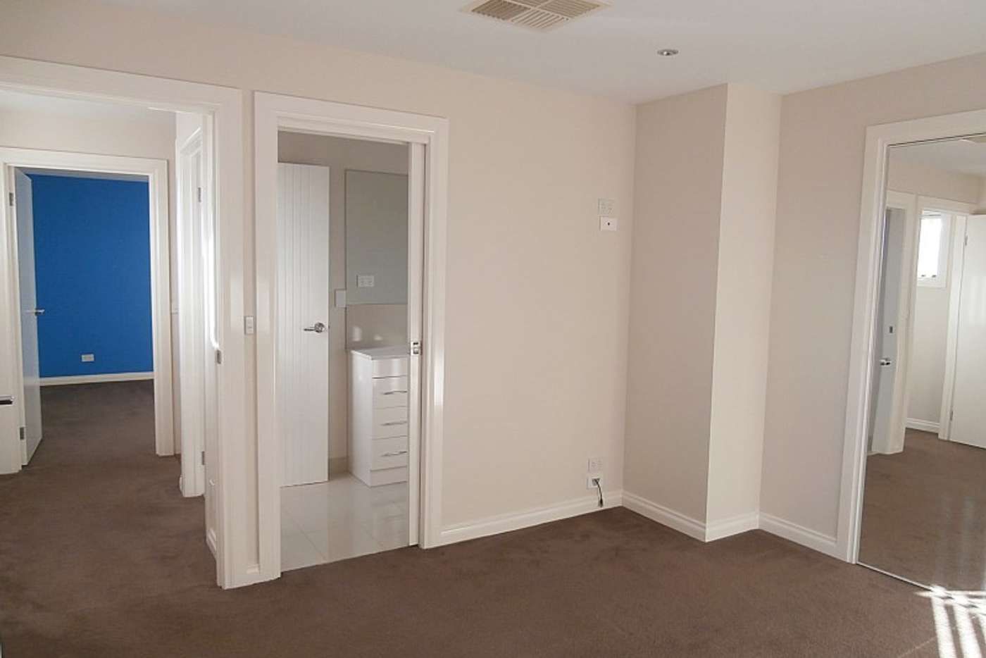 MODERN 2 BEDROOM TOWNHOUSE