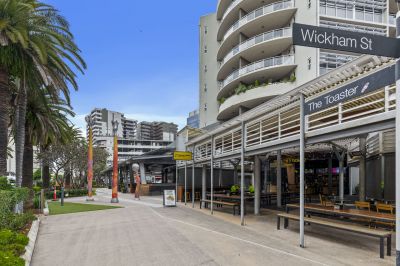 FITTED COMMERICAL KITCHEN IN THRIVING RETAIL PRECINCT