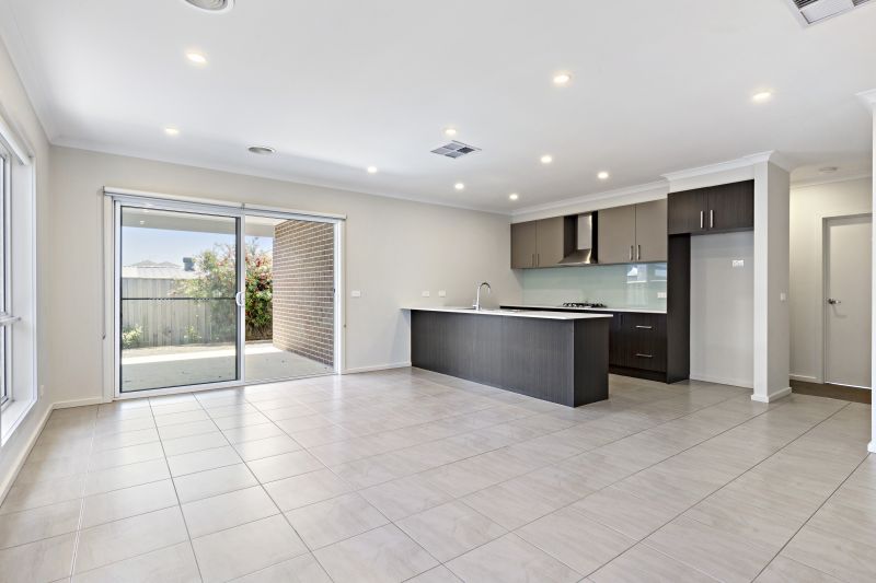 12 Rowena Way, Mickleham