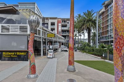 FITTED COMMERICAL KITCHEN IN THRIVING RETAIL PRECINCT