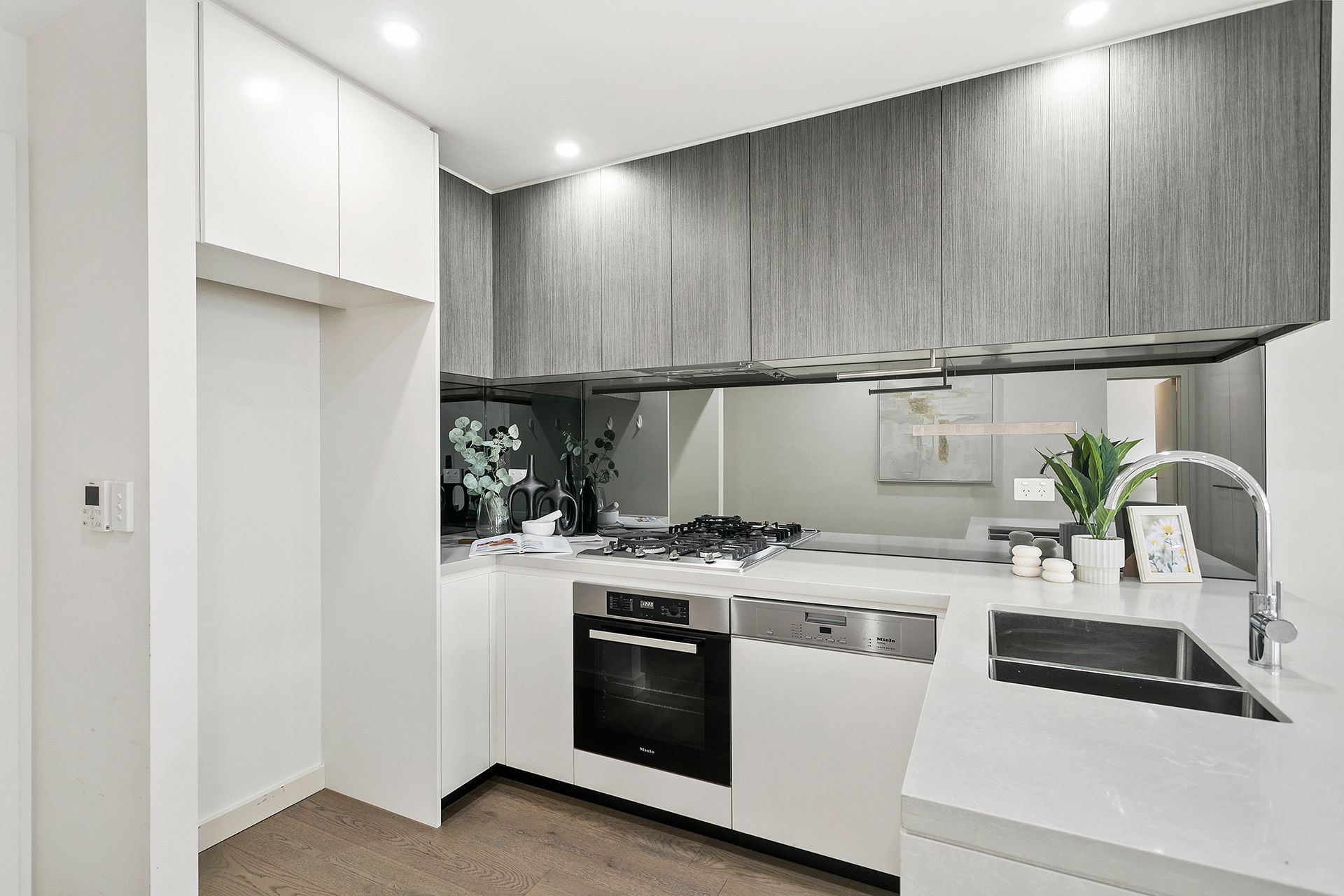 905/7 Garrigarrang Avenue Kogarah NSW, Kogarah - Thumbnail 2