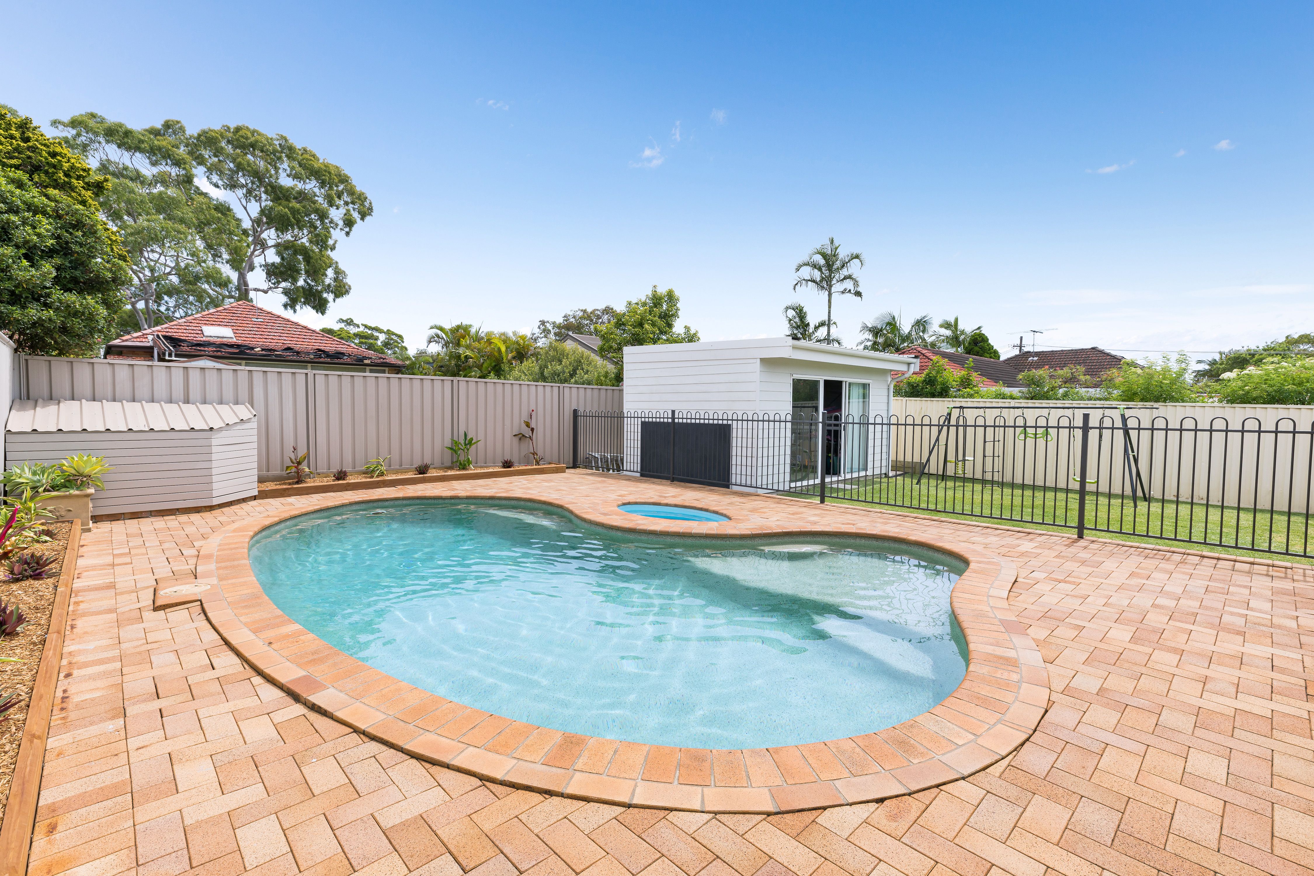 33 Carrington Avenue CARINGBAH 2229