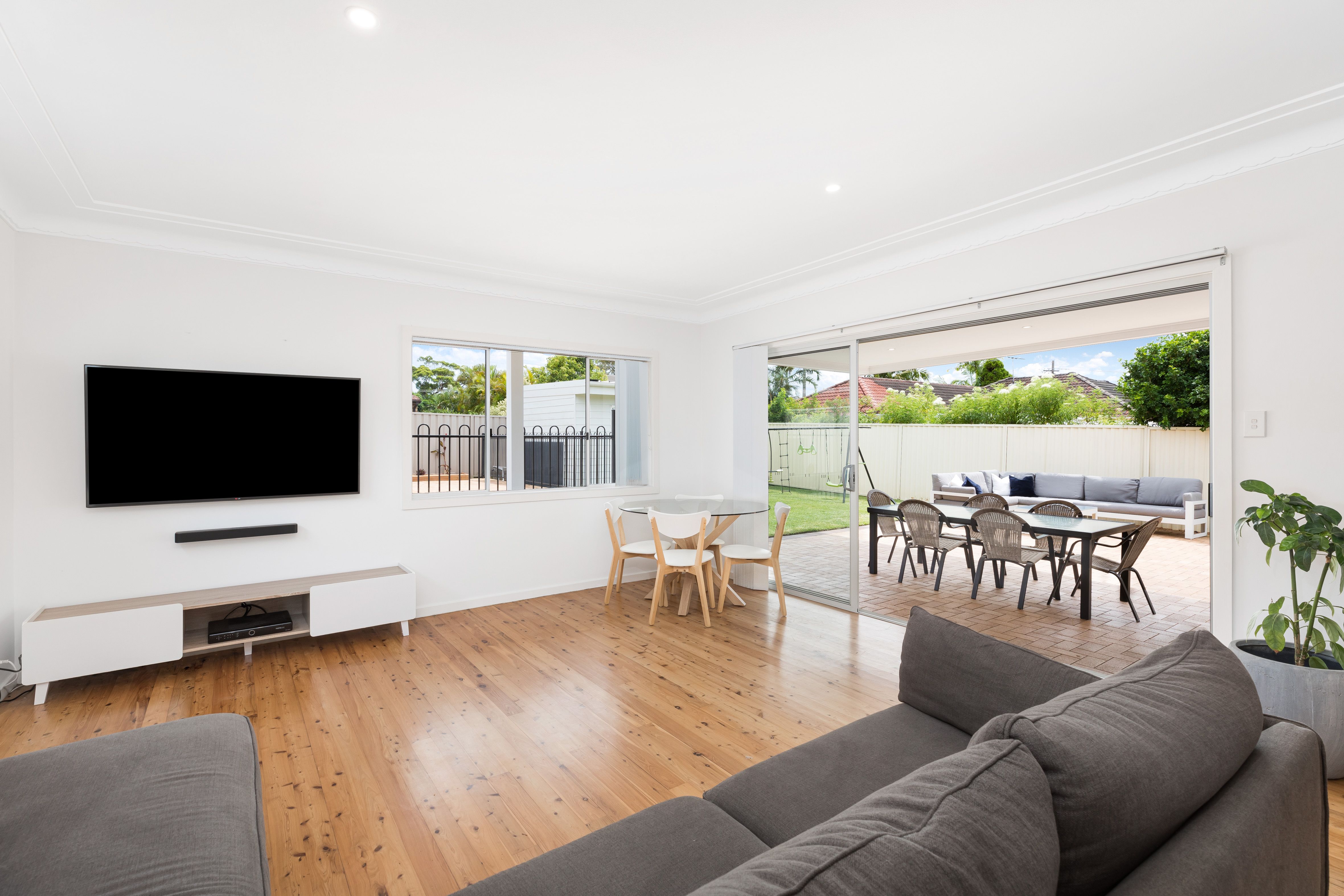 33 Carrington Avenue CARINGBAH 2229
