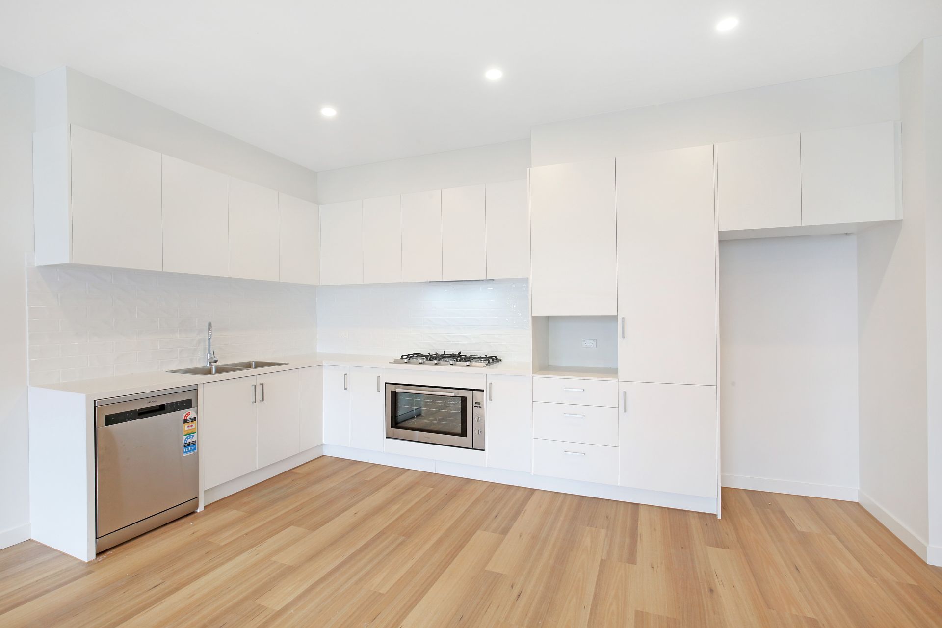 Like- new Townhouse!