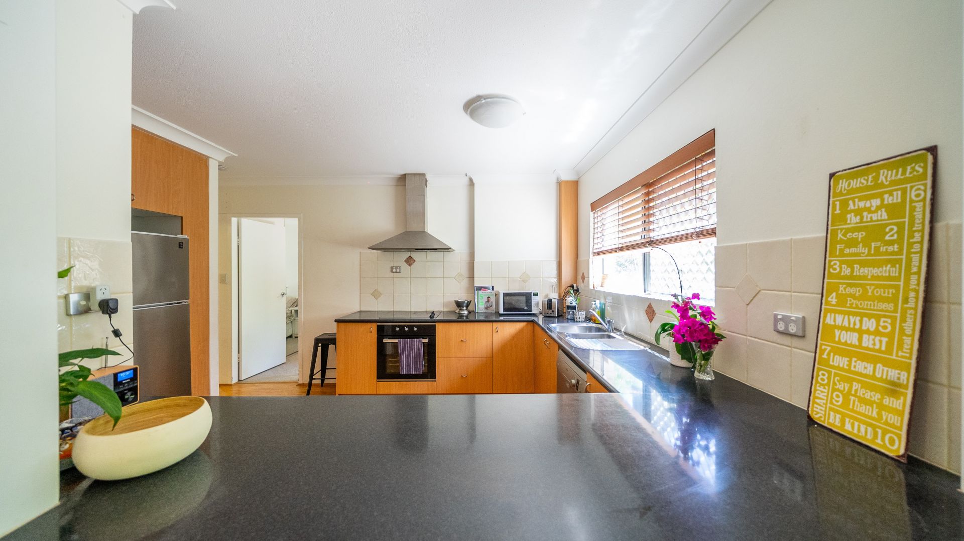 2/9 Australia Avenue, Broadbeach - Thumbnail 3