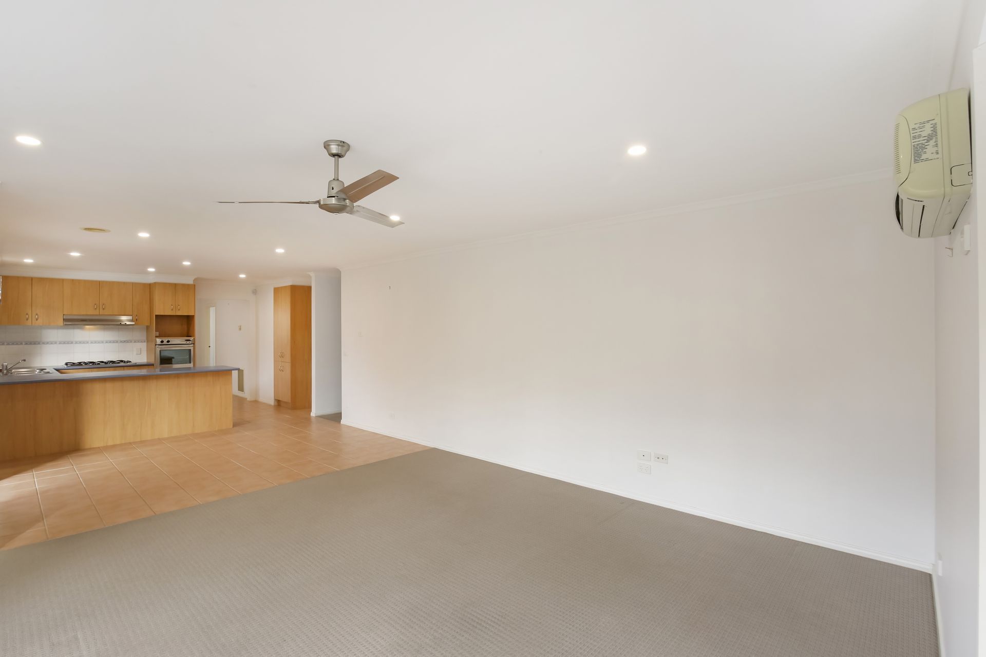 Easy Living in Mill Park Lakes!