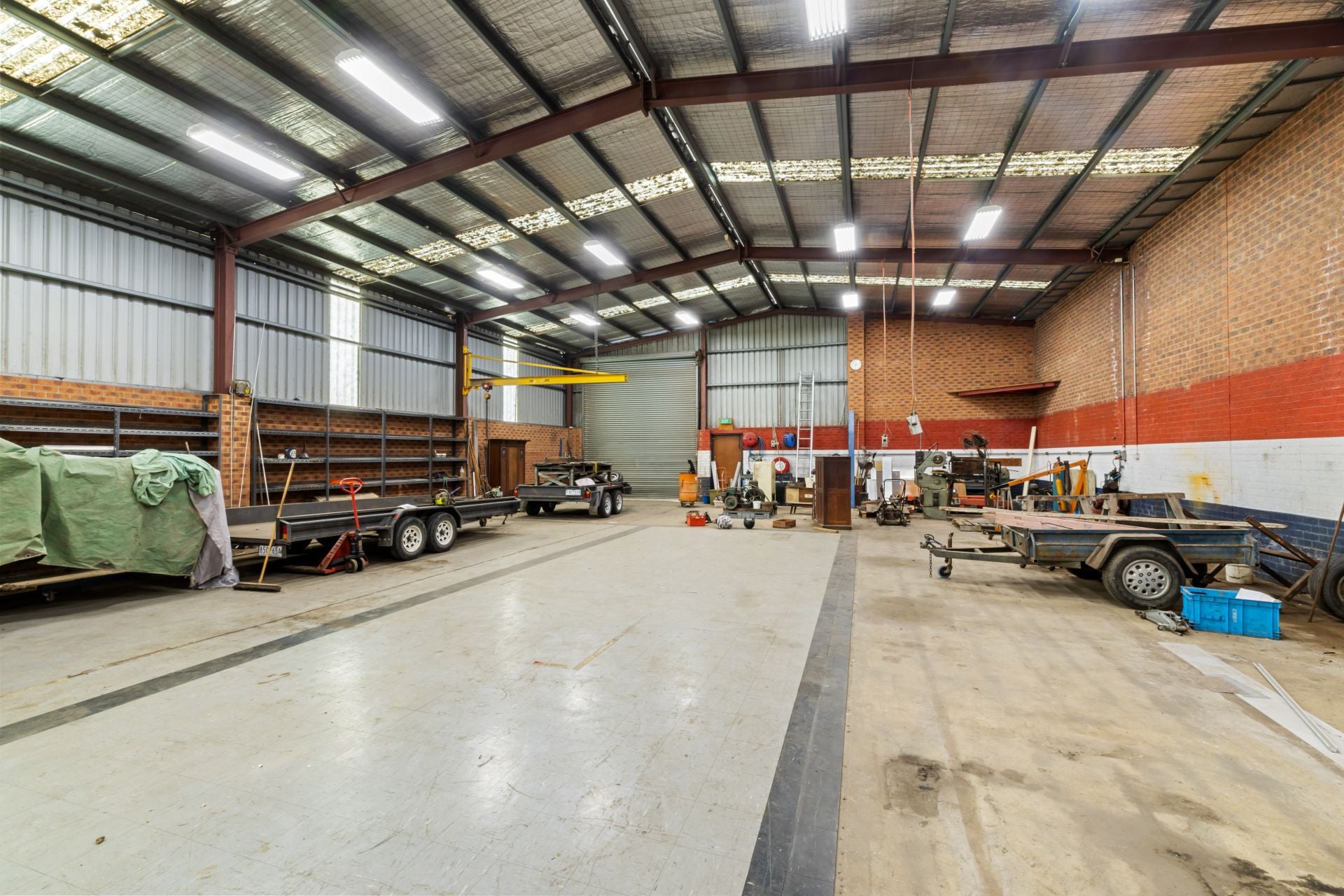 Stand-Alone 556m2 Warehouse Corner Location
