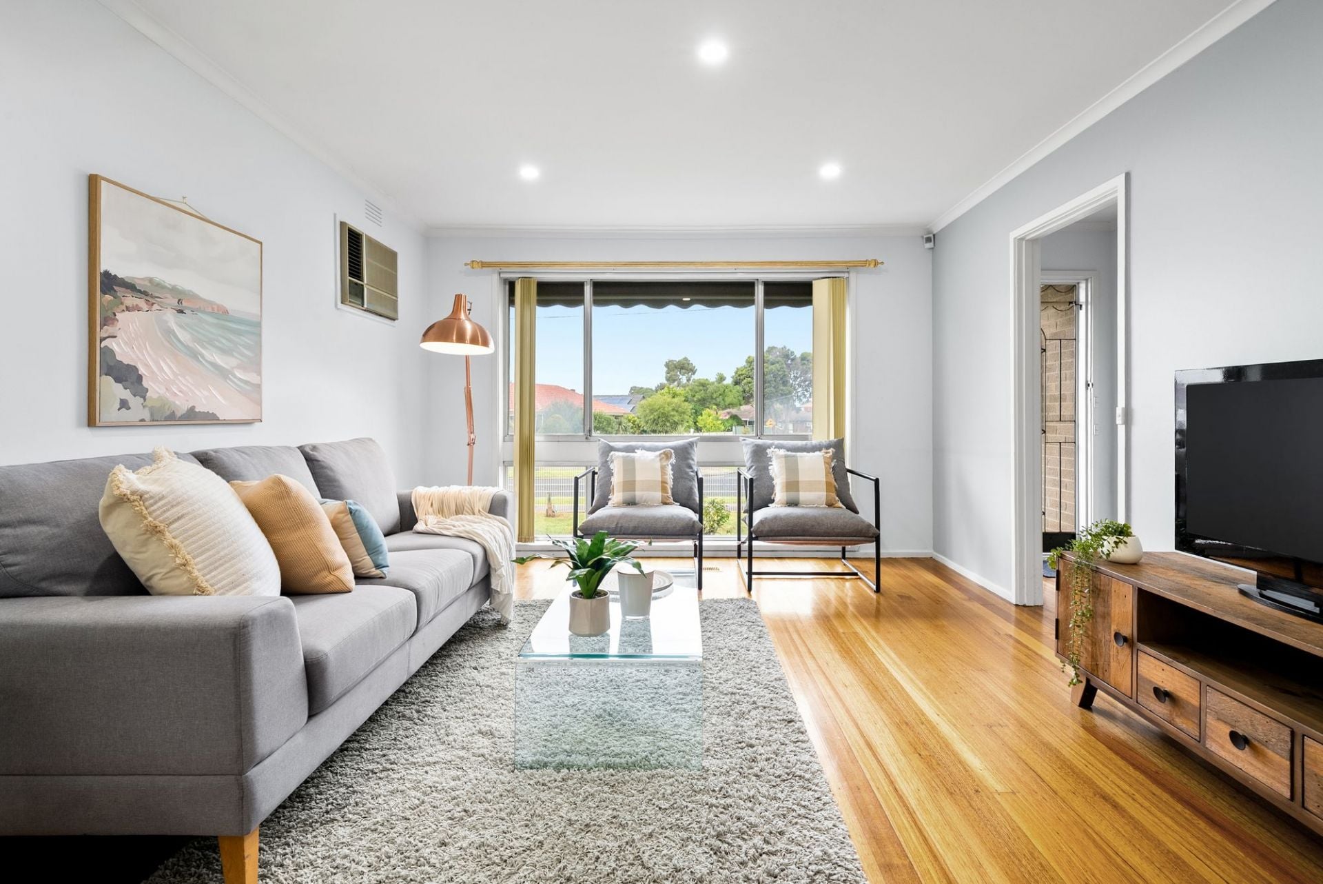 Light-Filled Family Living in a Convenient Lalor Location
