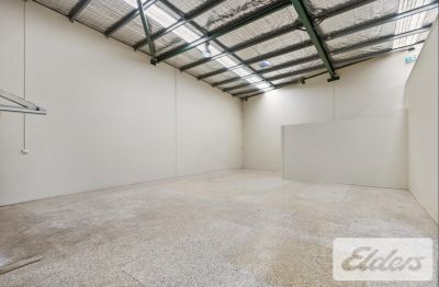 TIDY OFFICE/WAREHOUSE IN EAST BRISBANE WITH 6 CARS!