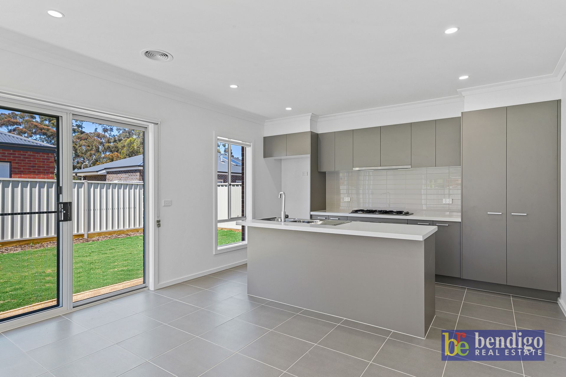 10 Webdon Drive North Bendigo VIC, Bendigo - Thumbnail 2