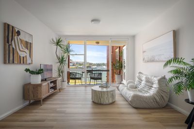 FULLY RENOVATED APARTMENT IN A PRIME WATERFRONT LOCATION