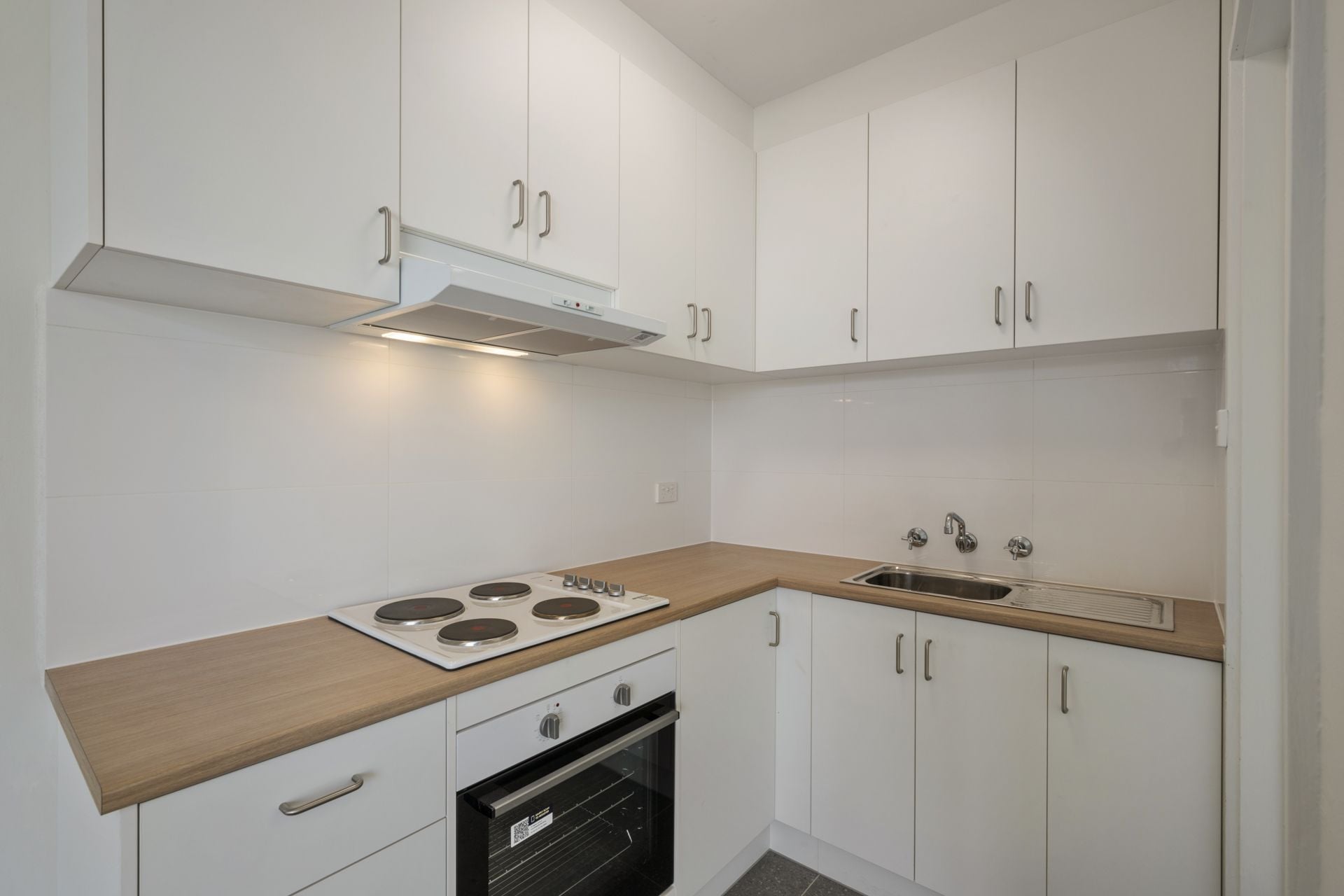 One Bedroom Fully Renovated in the Heart of Thornbury?