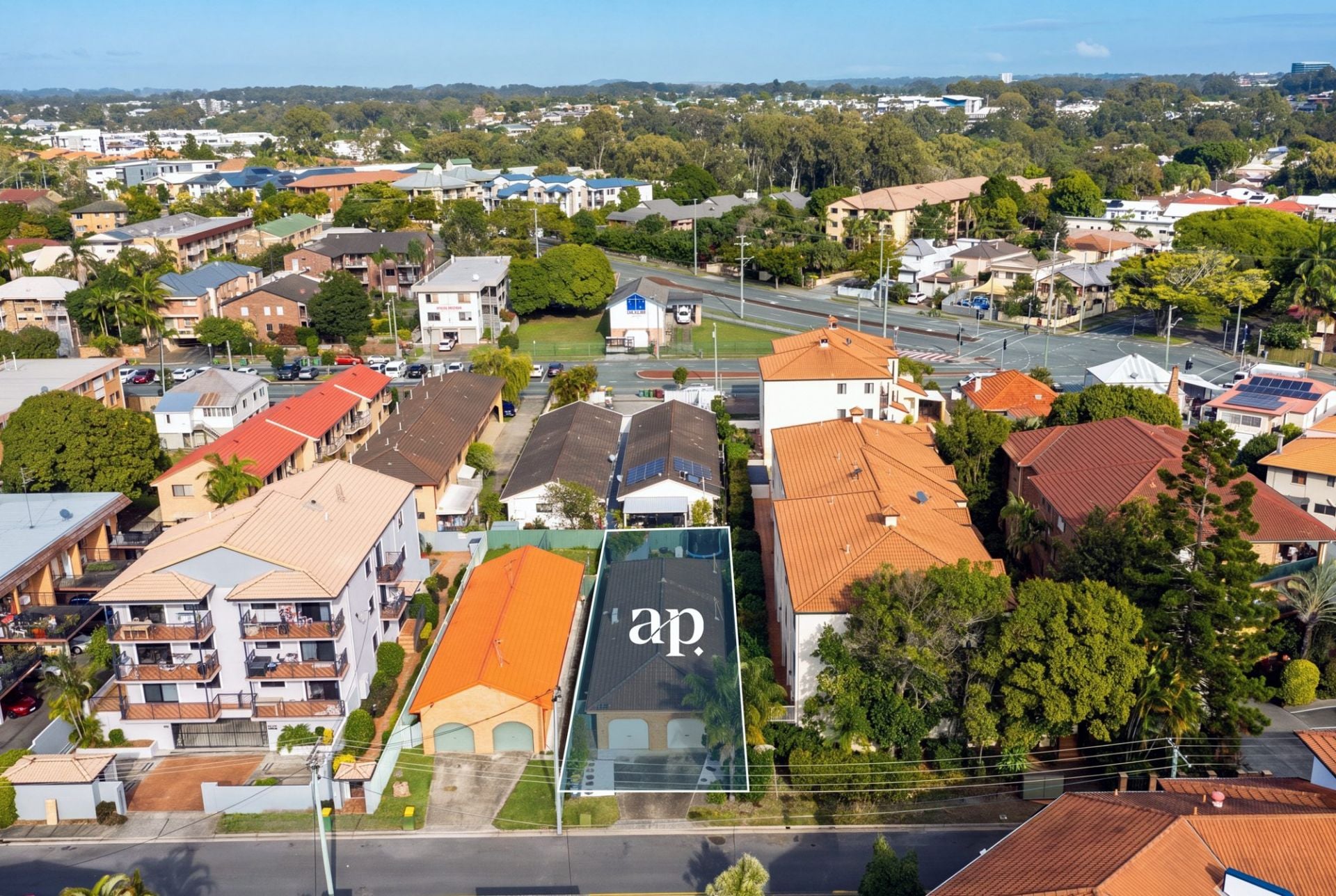 1 & 2/34 Little Norman Street, Southport - Image 1