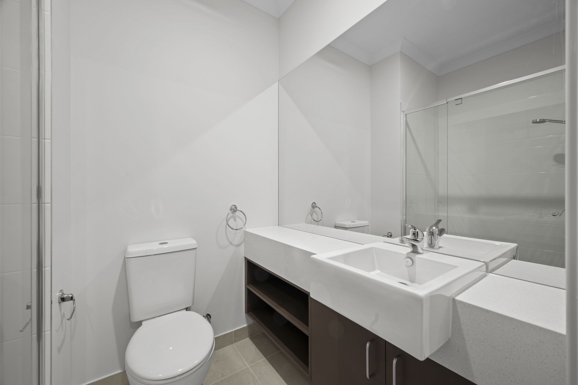 CONTEMPORARY COMFORT MEETS CONVENIENCE