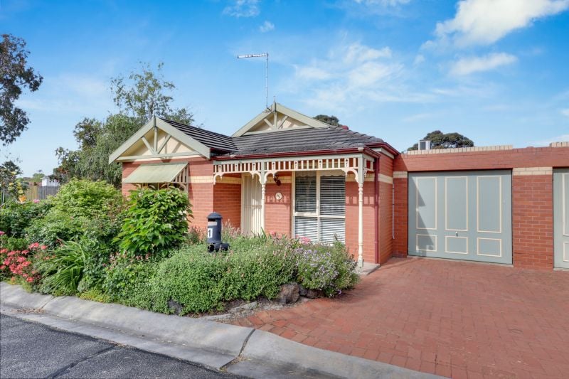 1 Mapletree Grove, Mill Park