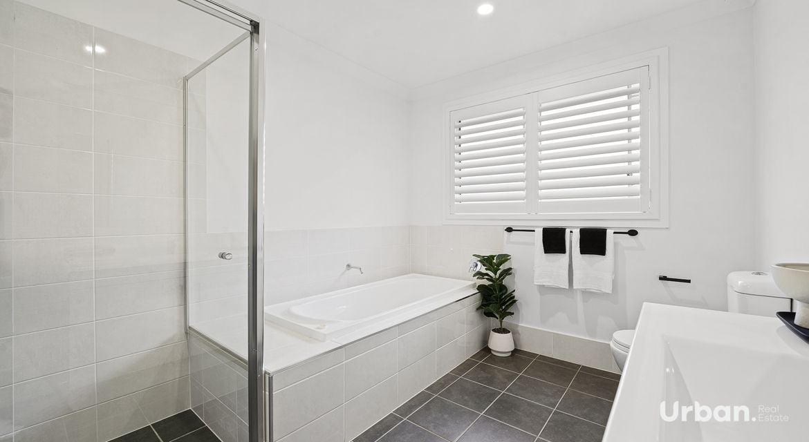 Bardia 66 Ingleburn Gardens Drive