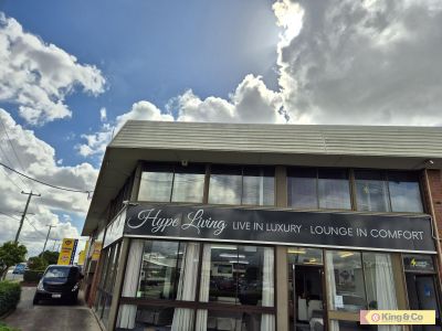 Prime office/showroom with Super Exposure!