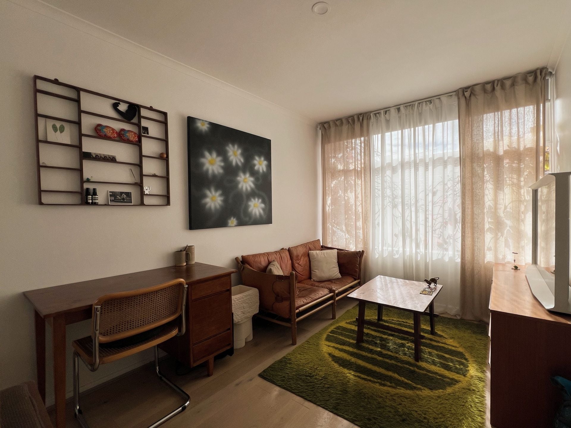 Beautifully Refurbished Unit in a Prime Reservoir Location