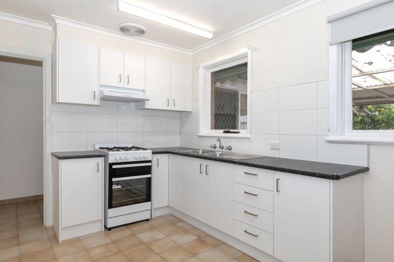 16 Avondale Road, Lalor