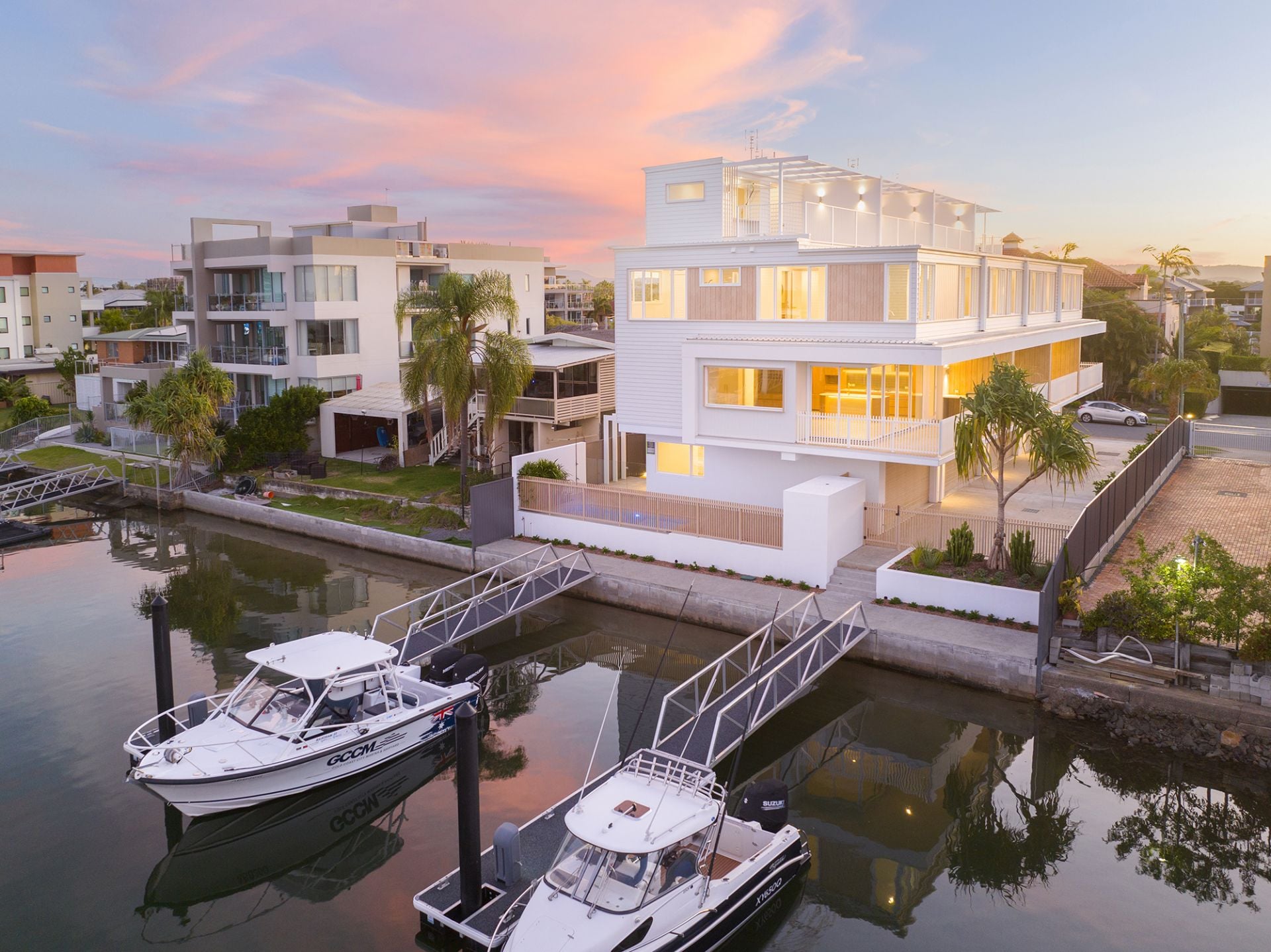 3/15 Canal Avenue, Runaway Bay - Thumbnail 2