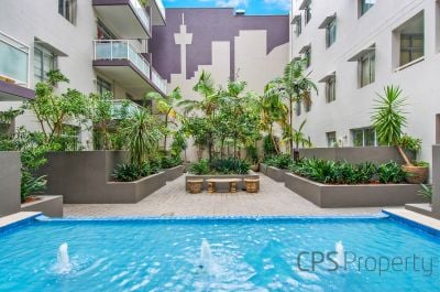 TOP FLOOR SPLIT-LEVEL TWO BEDROOM RESIDENCE IN THE HEART OF SURRY HILLS