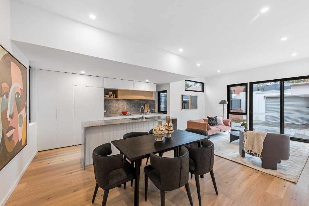 STUNNING TOWNHOUSE!