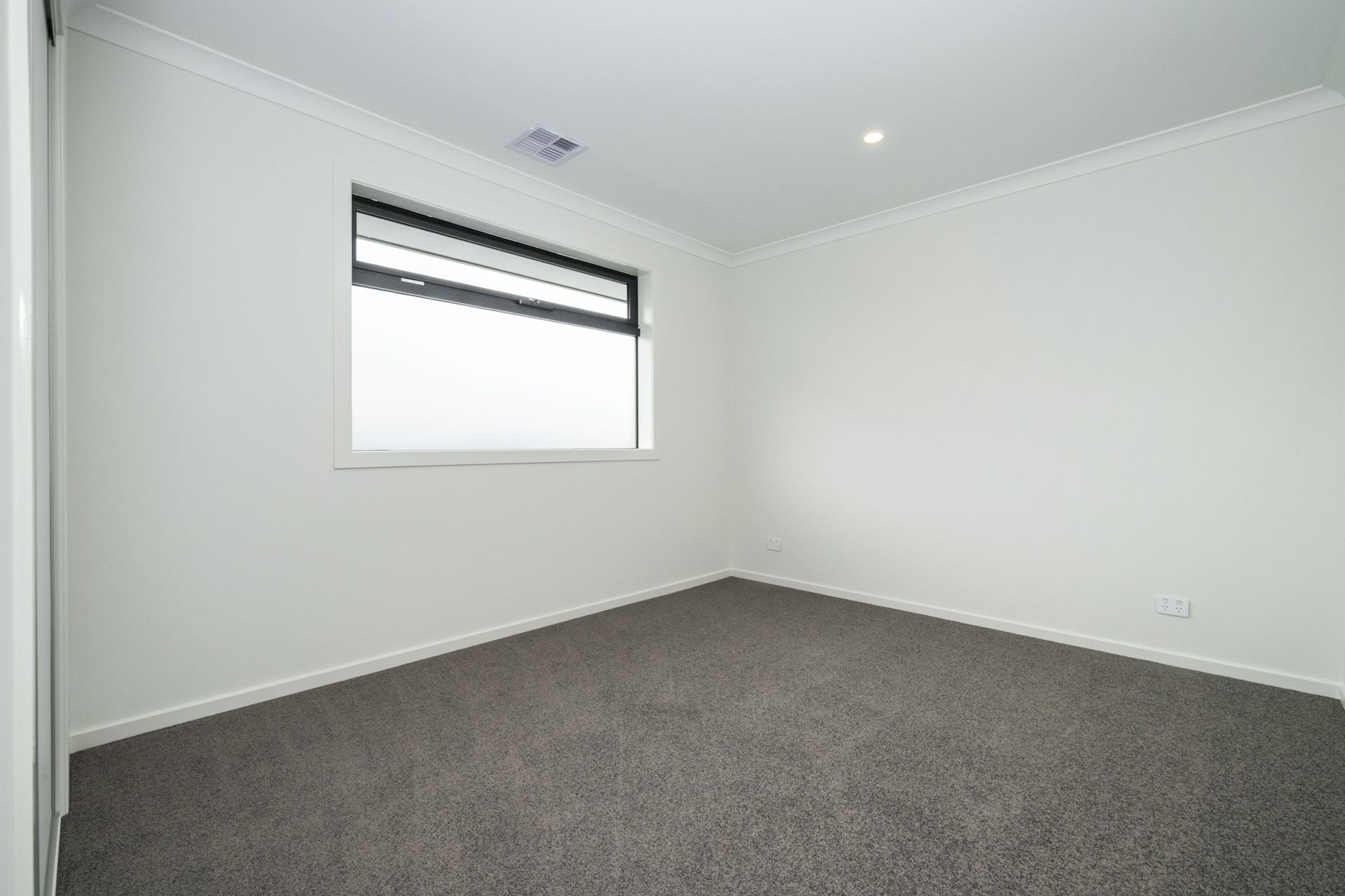 CONTEMPORARY COMFORT MEETS CONVENIENCE