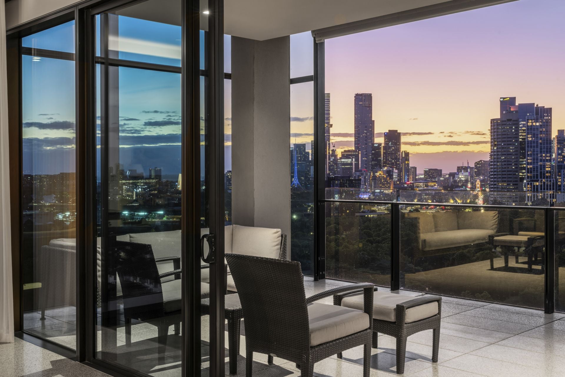 1007/150 Clarendon Street, East Melbourne, East Melbourne - Thumbnail 2