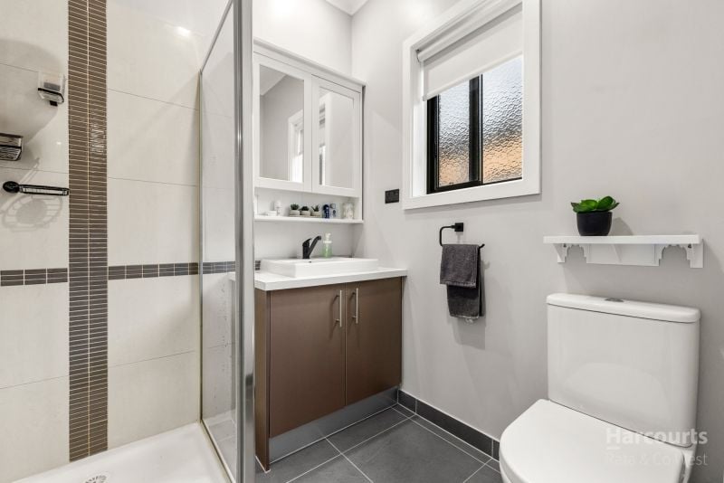 8 Mount Way, Caroline Springs