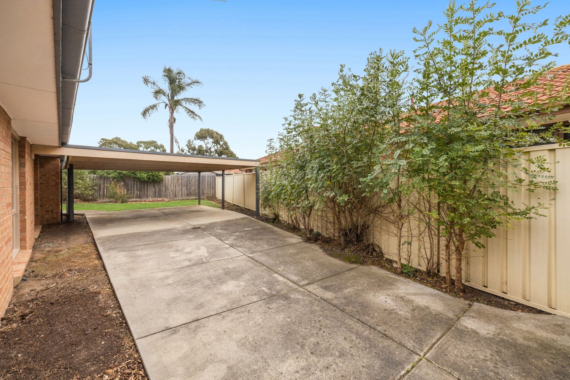 Convenience & Comfort in a Well-Connected Mill Park Location