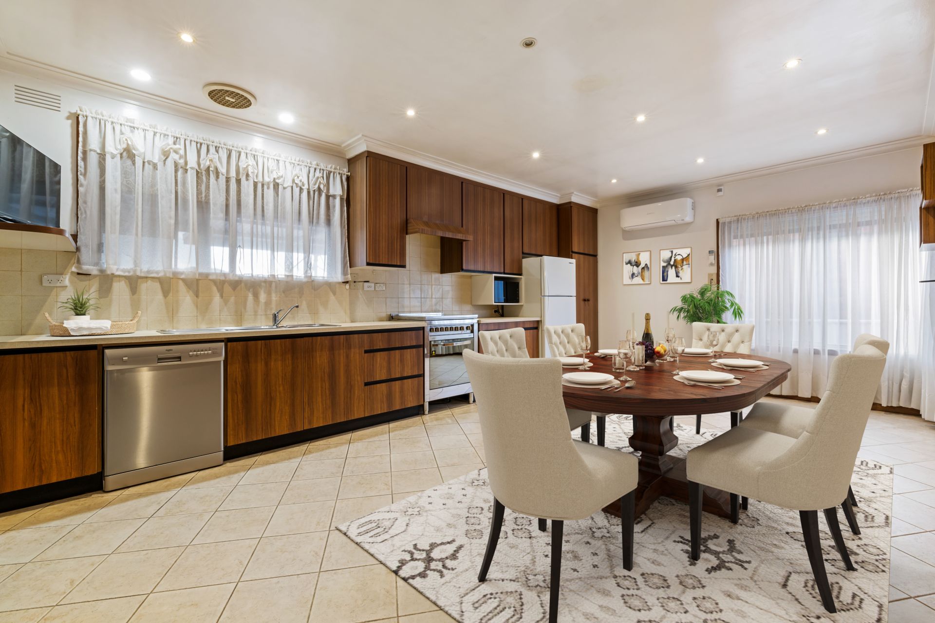 Spacious Family Living in a Quiet Court Location
