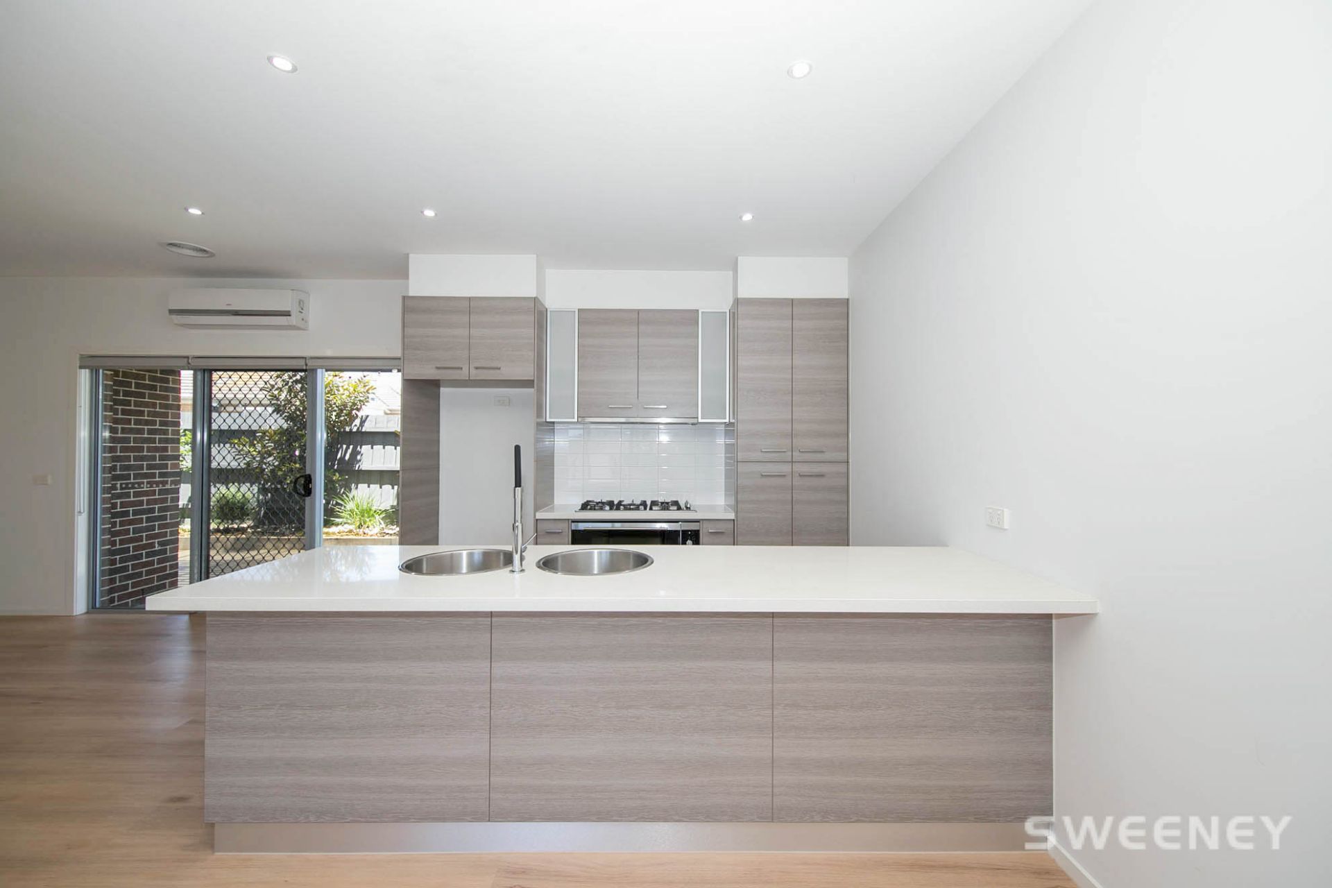 41 Heather Avenue, Brooklyn - Thumbnail 8