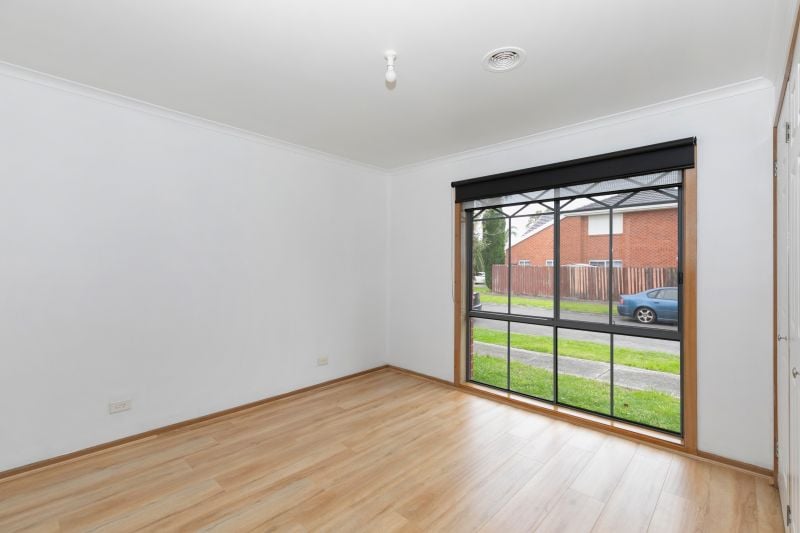 8 Antony Close, Mill Park