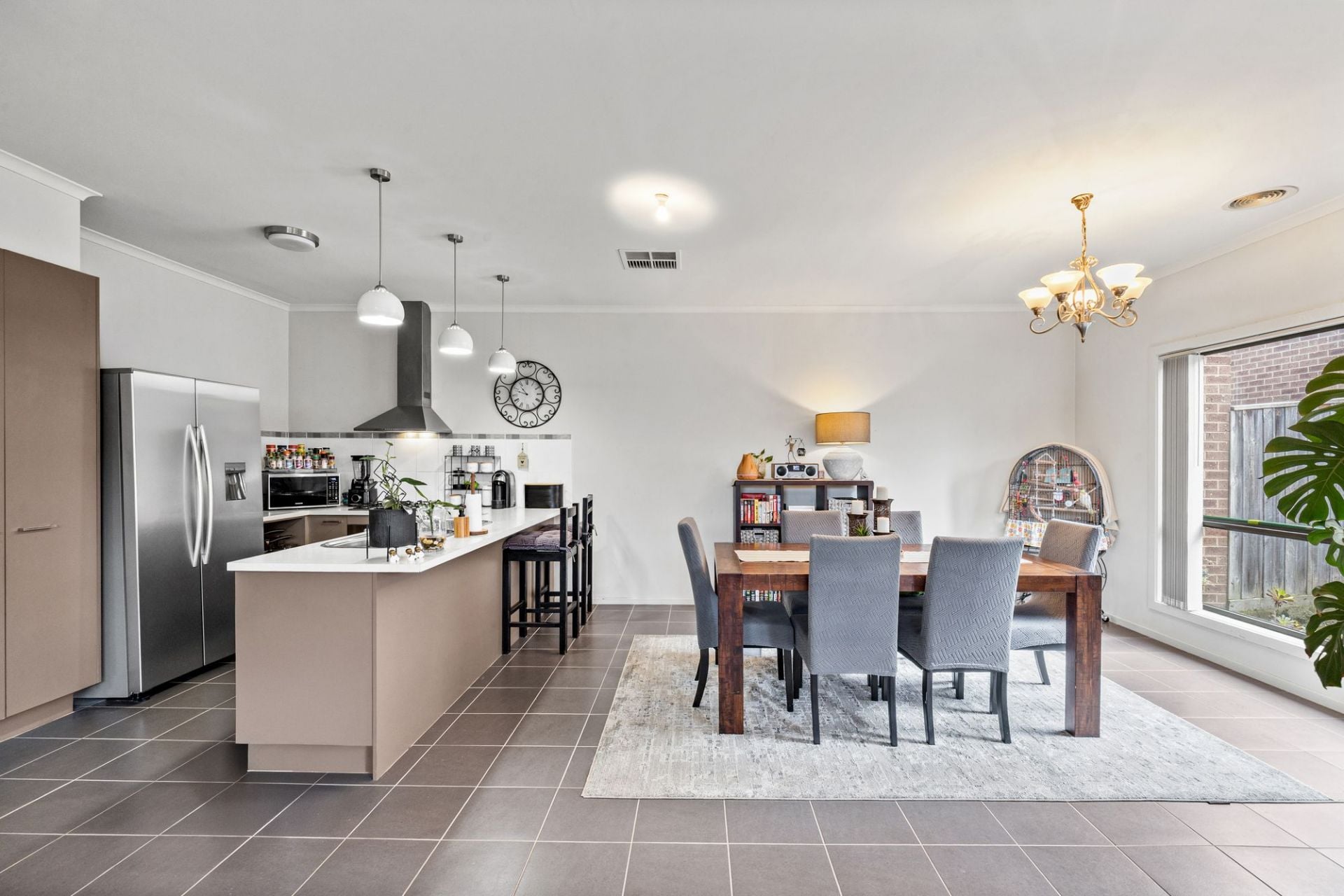 Cosy, Light-Filled Living in an Elevated Corner Position – Perfect First Home, Downsizer or Investment