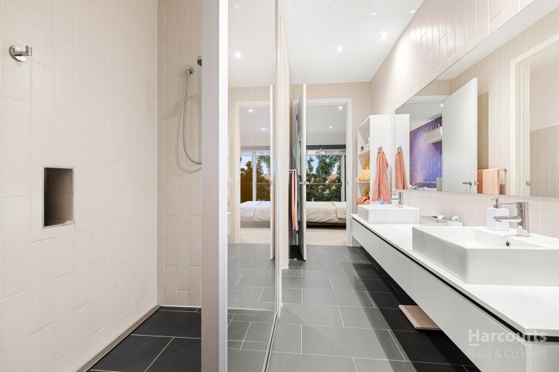 16 Caravel Lane, Caroline Springs