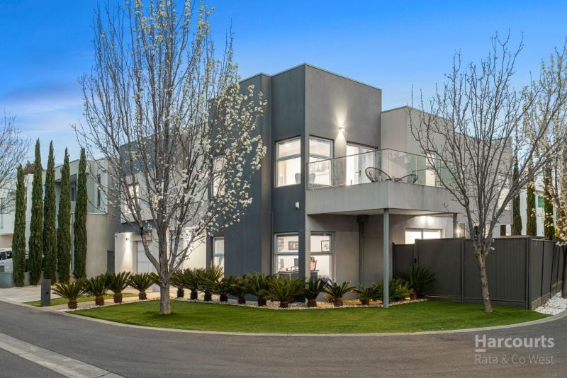 7 Waterview Walk, Caroline Springs