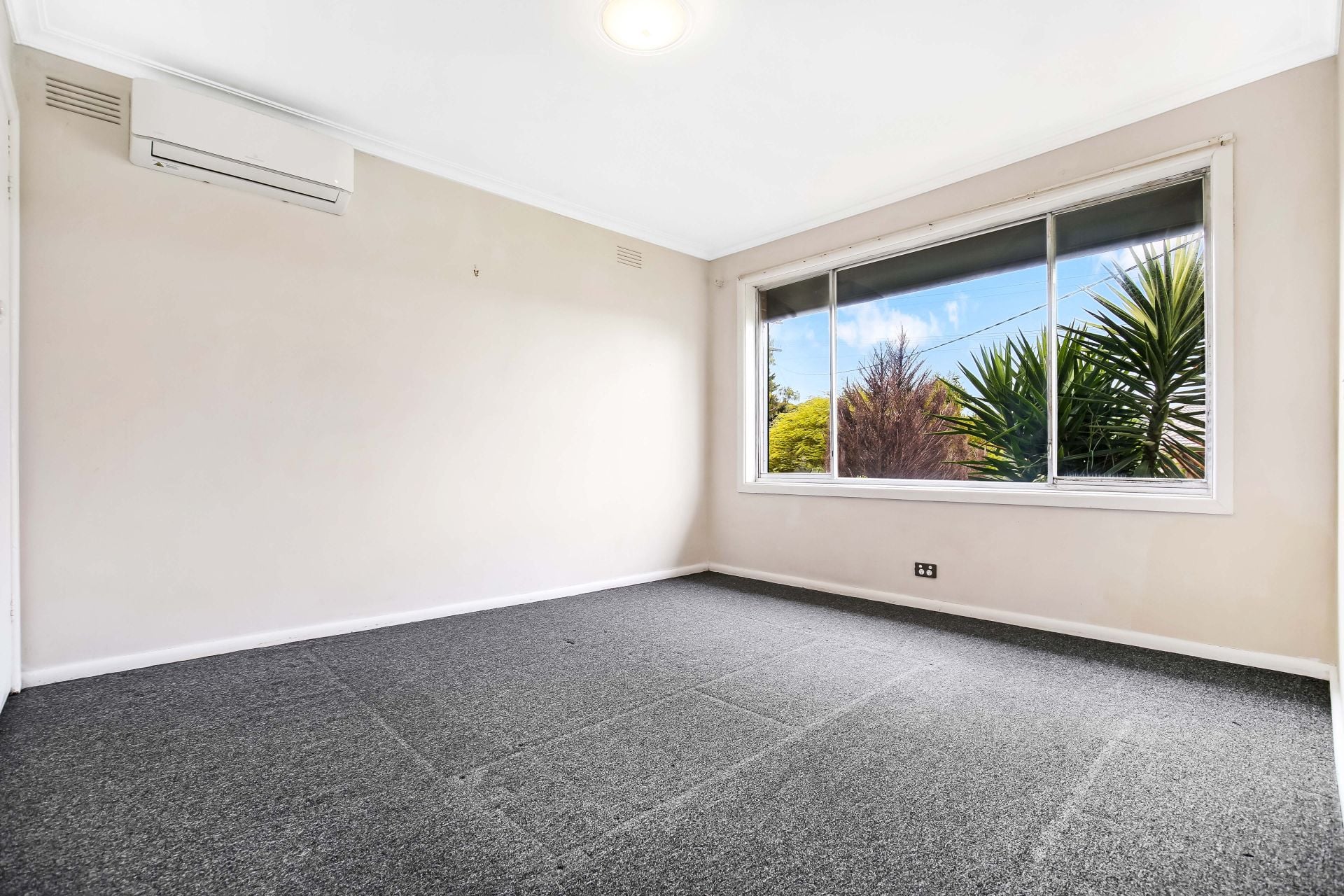 Spacious & Inviting 3-Bedroom Family Home