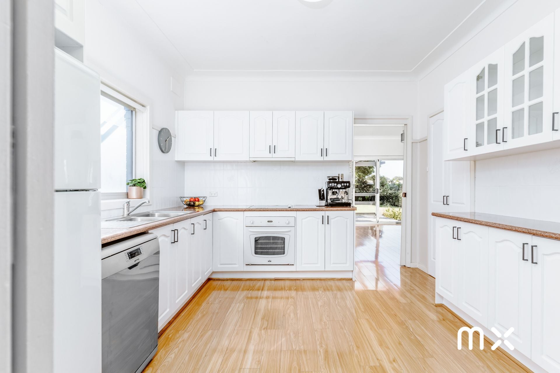 24 Lake Parade, East Corrimal - Thumbnail 8