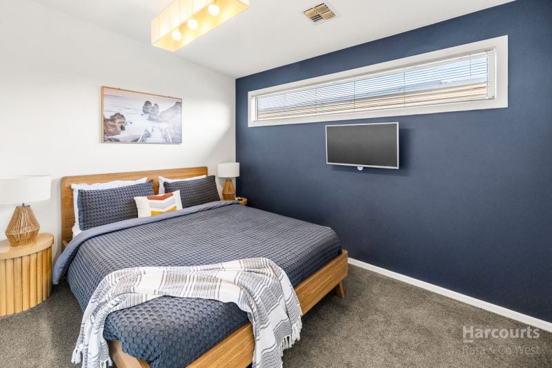 12 Chelsworth Place, Caroline Springs