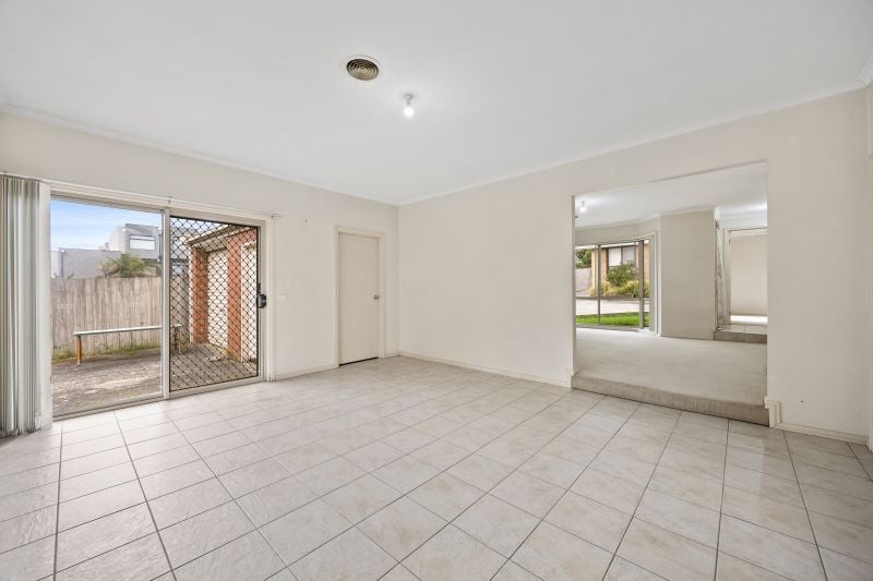 2/1110 Stud Road, Rowville