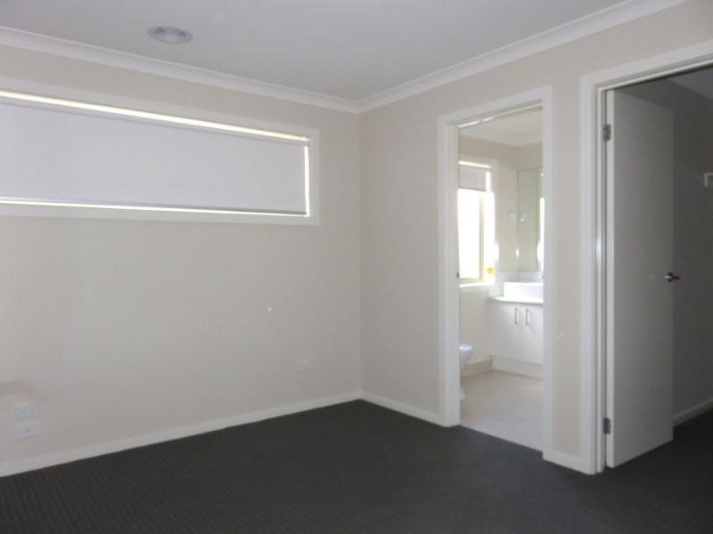 50 Loudon Circuit, Craigieburn