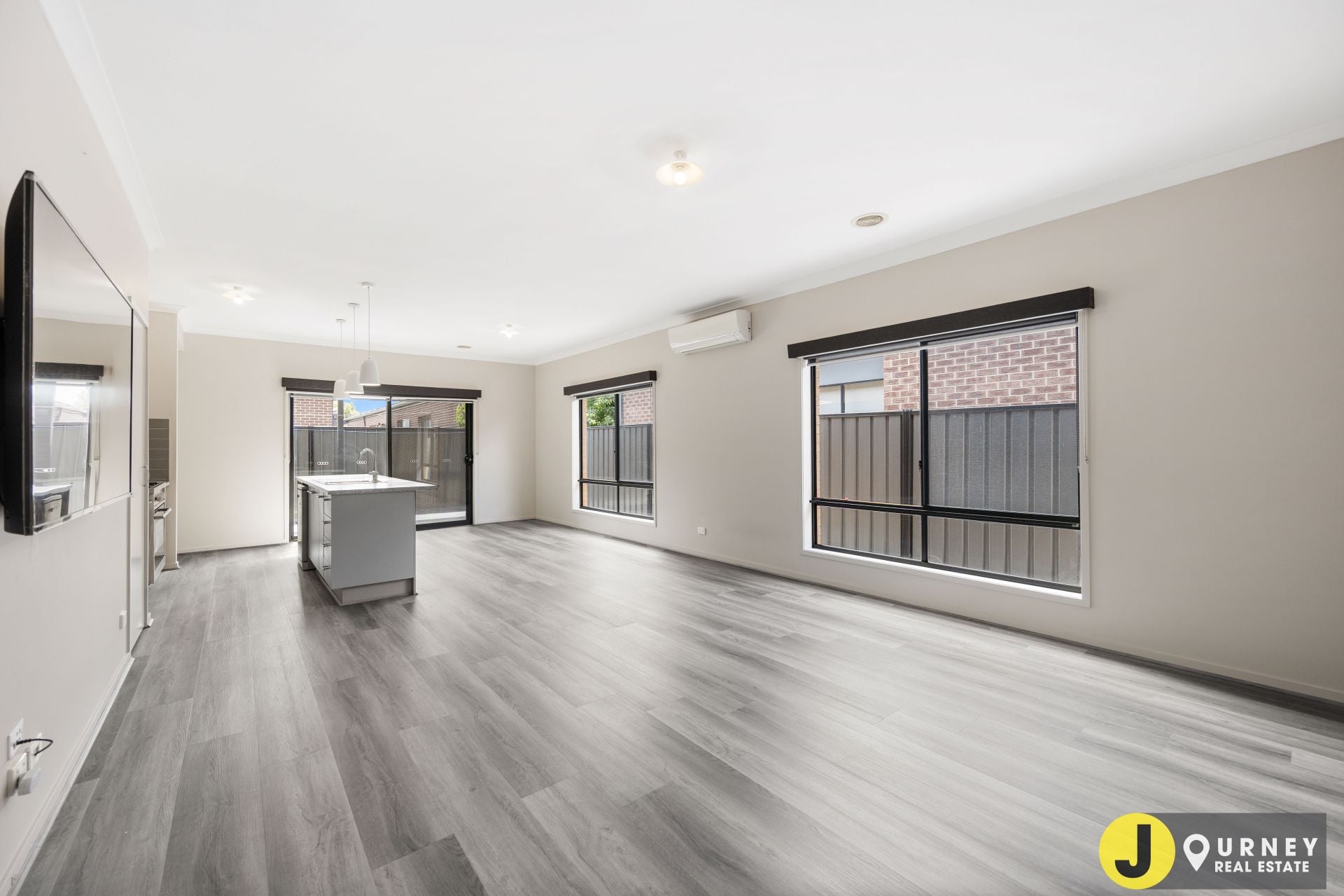 8 Cardigan Street, Craigieburn VIC, Craigieburn - Thumbnail 3