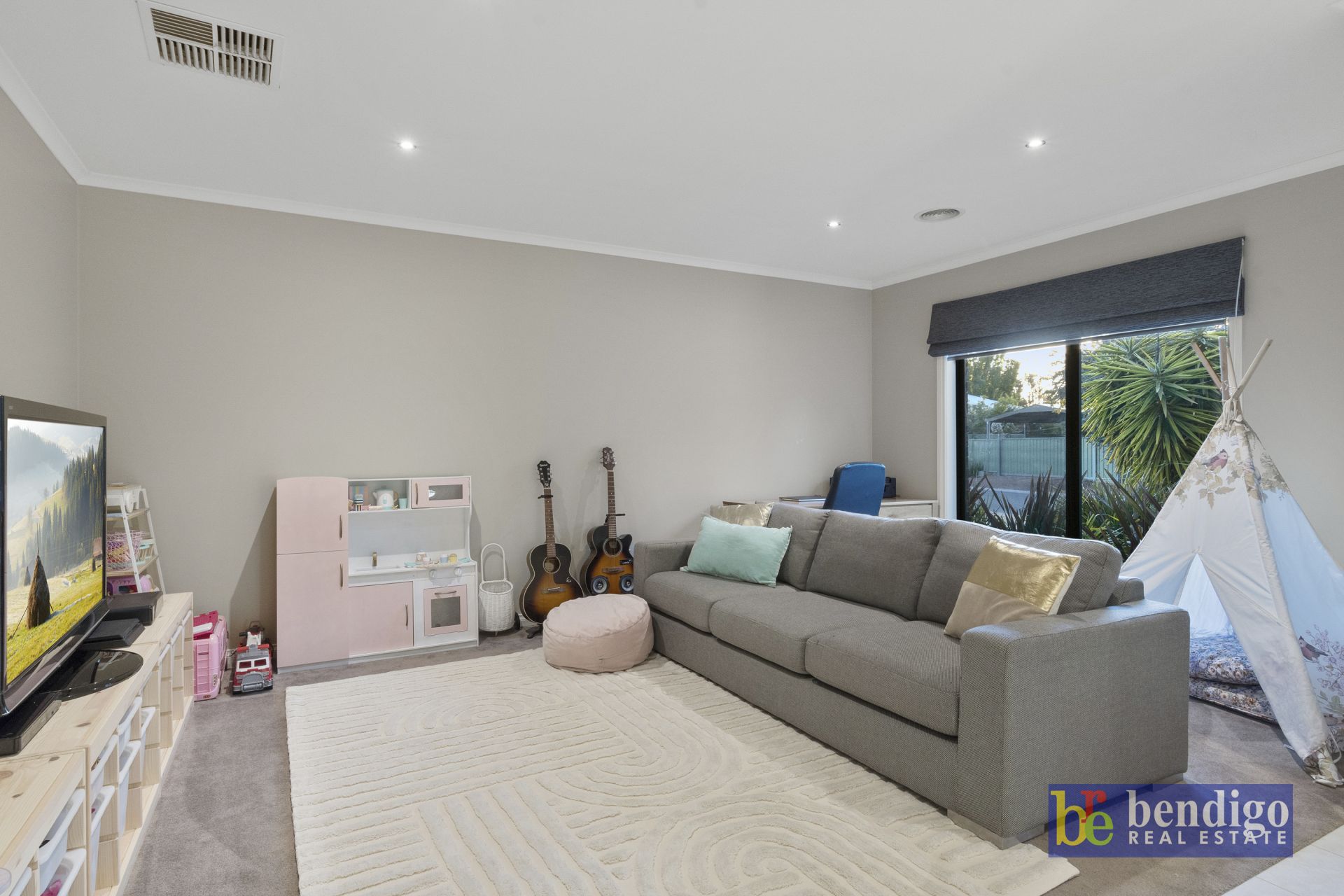 6 Greenfield Drive Epsom VIC, Epsom - Thumbnail 3