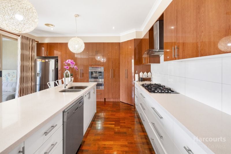 24 Maranoa Grove, Caroline Springs